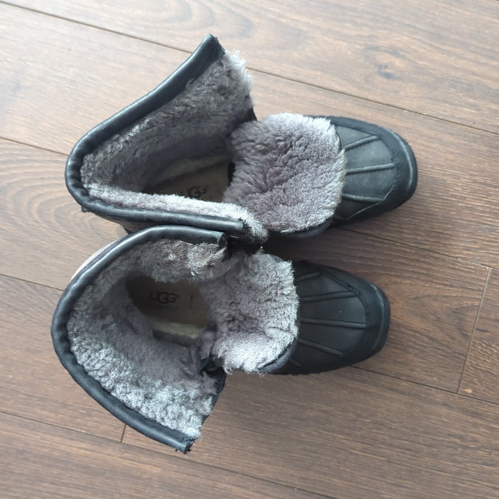 UGG Adirondack II Leather & Shearling Boot - Picture 7 of 12